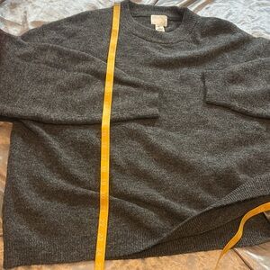 @beba000082 BUYING DEC 1st RESERVED Super Soft H&M SWEATER